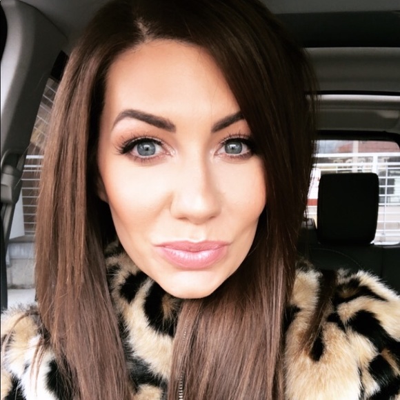 ✨ Meet your posher, Mara ✨ - Picture 2 of 8